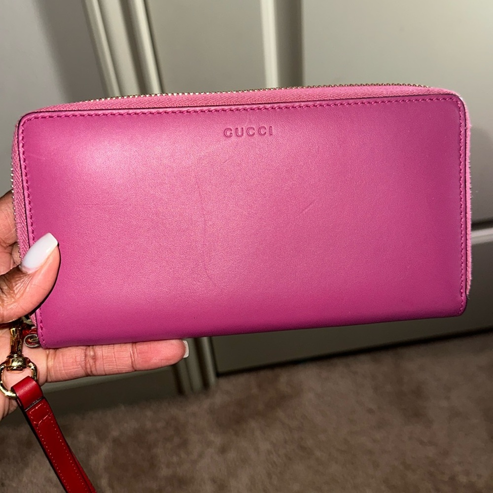 Gucci wallet no box worn once